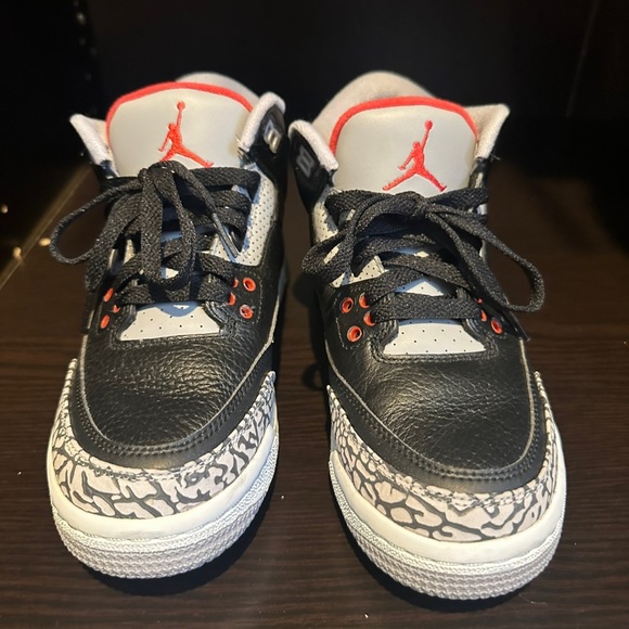 AirJordan 3 Retro - Picture 2 of 4